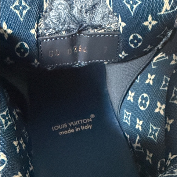 Louis Vuitton Textured Blue Sneakers with White Accents - Picture 6 of 8